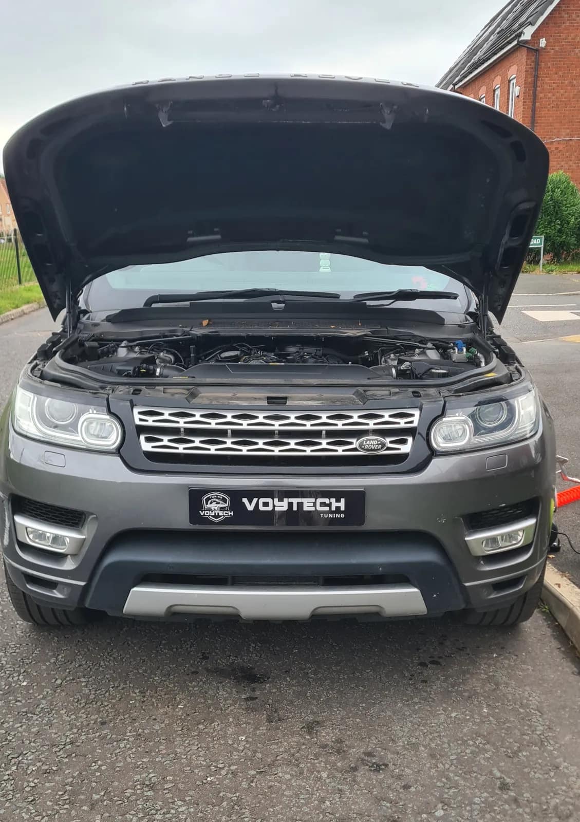 Grey Range Rover Sport with the bonnet open and a VOYTECH plate during a DPF clean