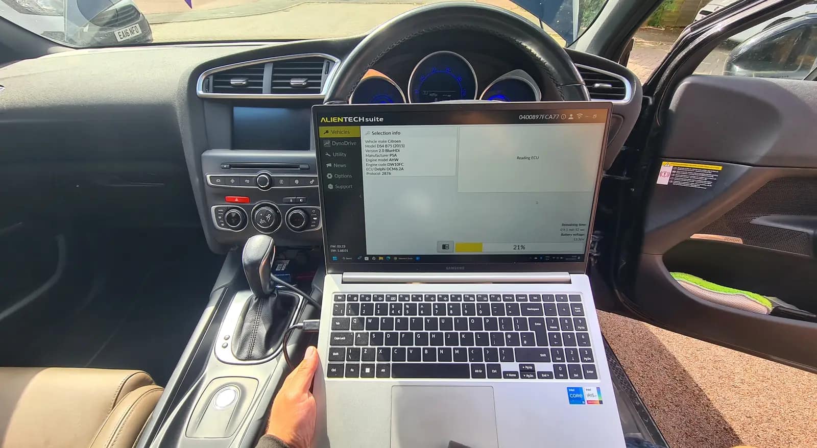 Laptop running engine software through the diagnostic port