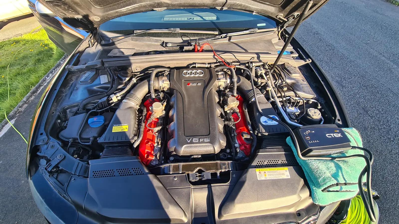 Audi V8 engine bay with covers protecting the wings during a remap